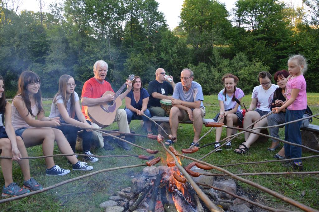 Hotel Latarnia Wagabundy Bieszczady à Wola Michowa Extérieur photo